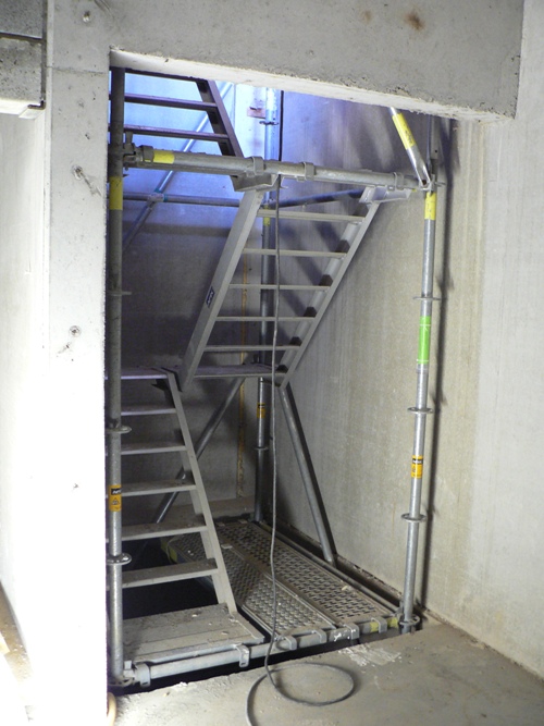 Trappentoren in liftschacht